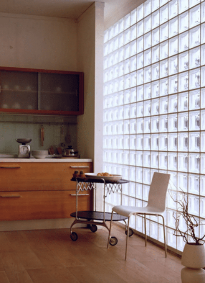 Tijolo de Vidro: 9 Ideias e Dicas de Como Usar na Decoração